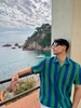 Profile picture of r