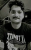 Duab profile ntawm solitary writer