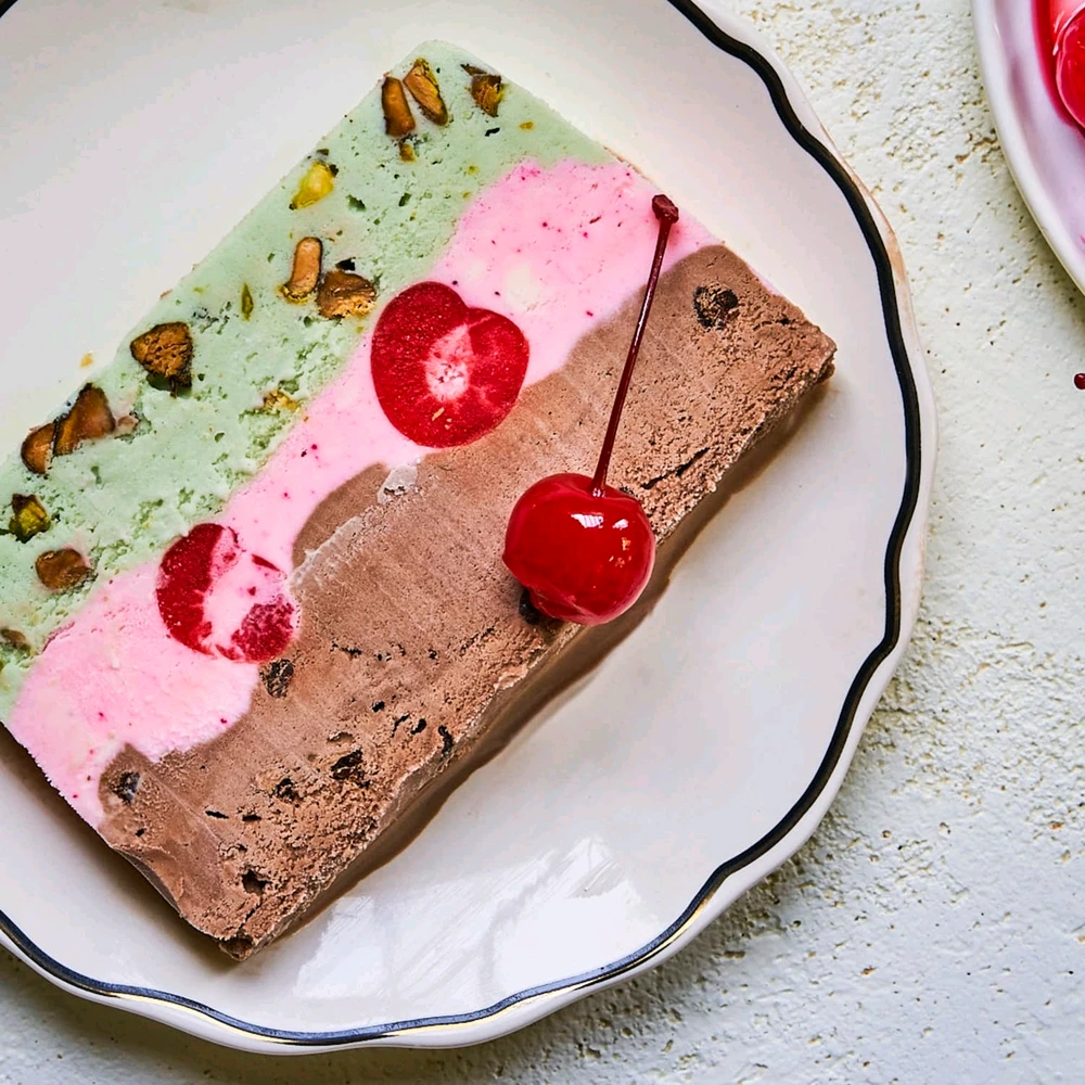 Spumoni (real Italian version).
