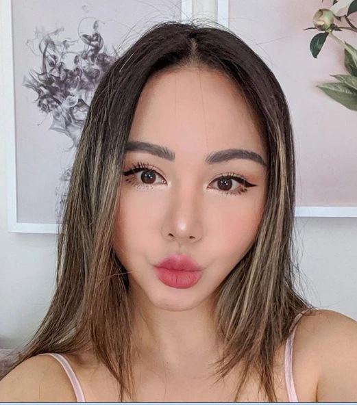 Profile picture of Chloe Ting