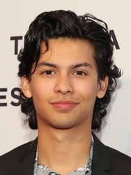 Xolo Maridueña (佐洛·马里迪尼亚)