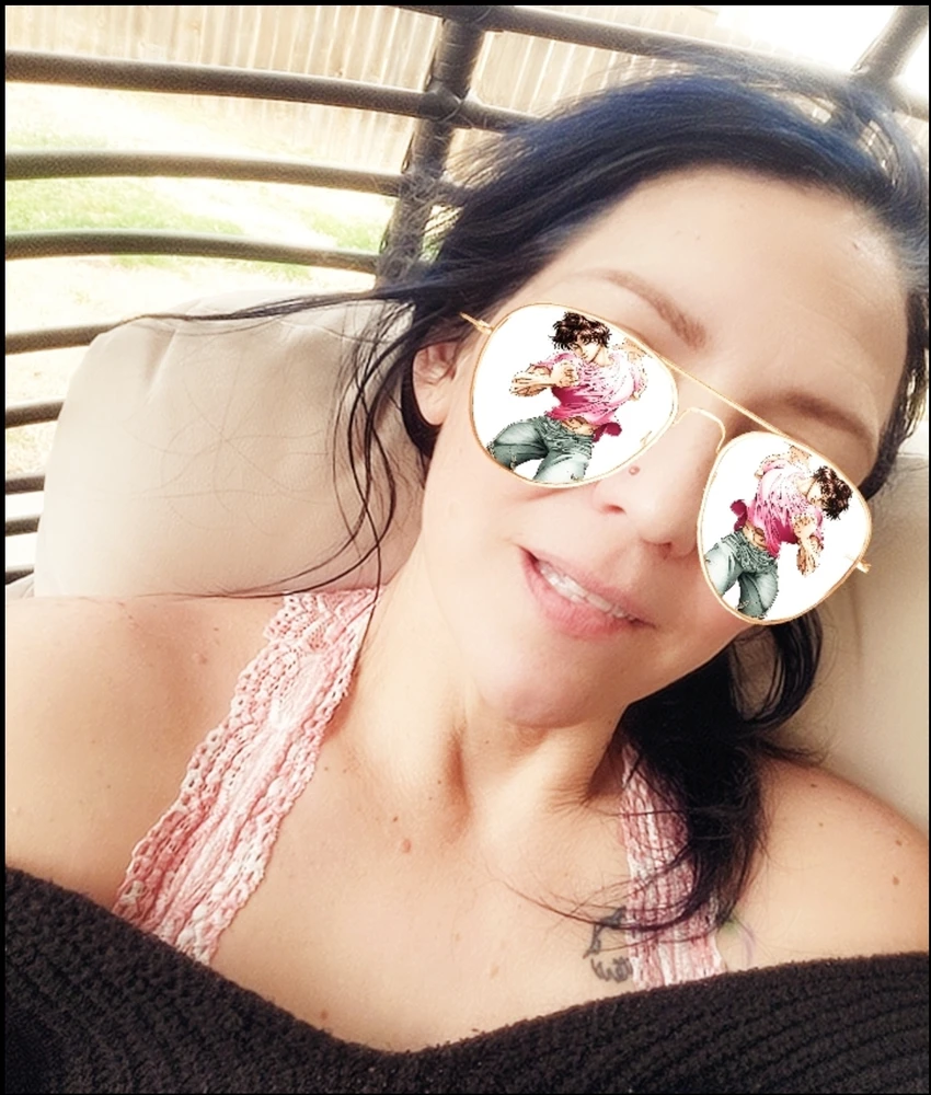 I-upload ni Seraphina ang larawan