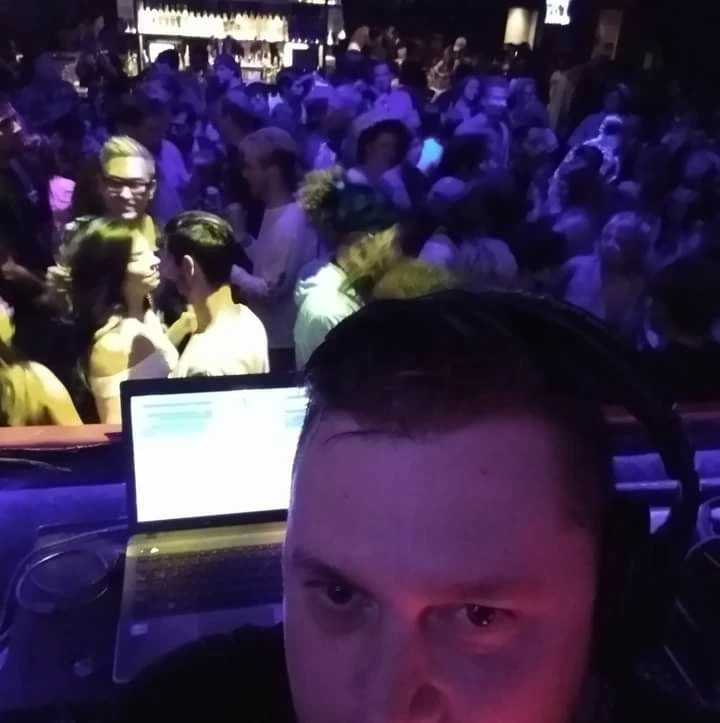Setšoantšo se kentsoeng ke TL Miller