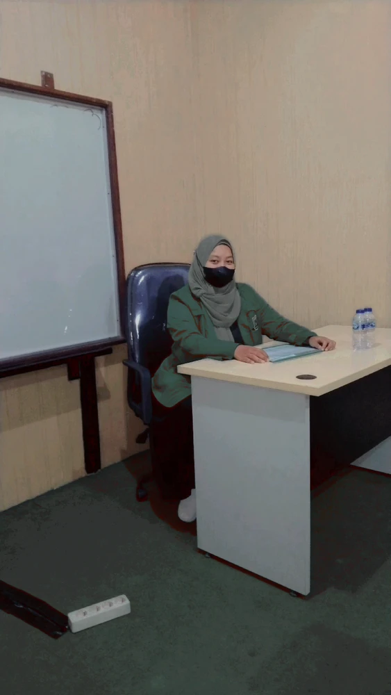 Lagi ngajar ceritanya mh wkwk 😂