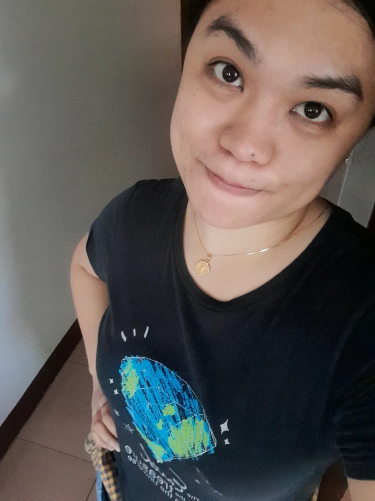 I-upload ni Melanie ang larawan
