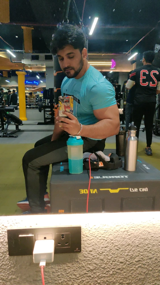 Gi-upload ni Gulshan Kumar ang hulagway