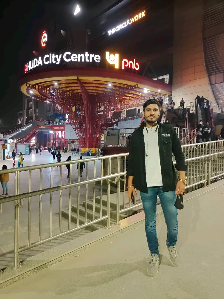 Writer Hanish Hadwa վերբեռնած նկար