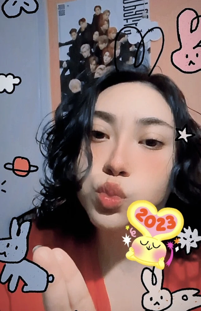 I-upload ni Desiree ang larawan