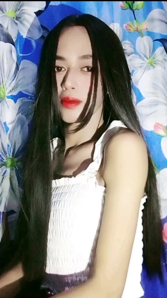 I-upload ni Samantha ang larawan