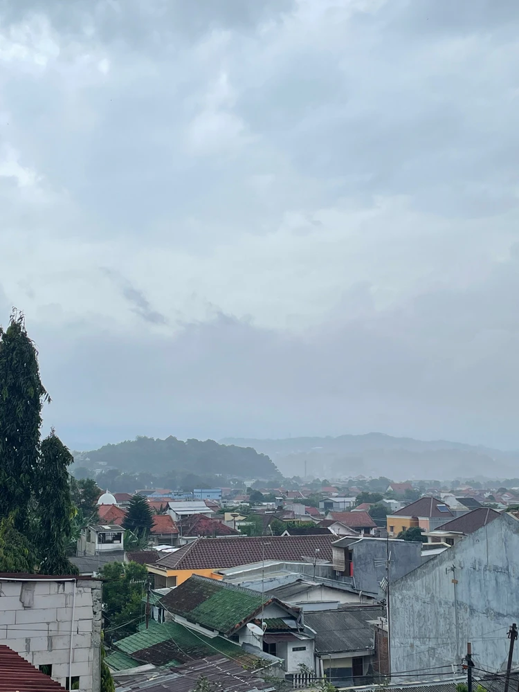 I-upload ni Annisa ang larawan