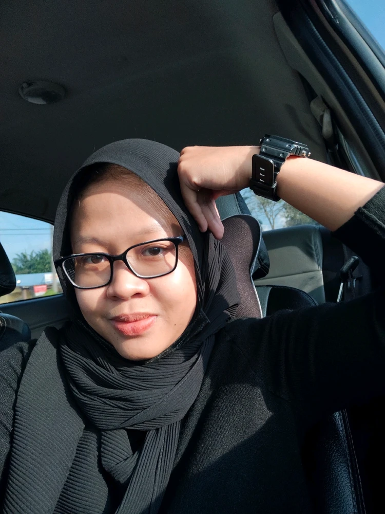I-upload ni Leya ang larawan