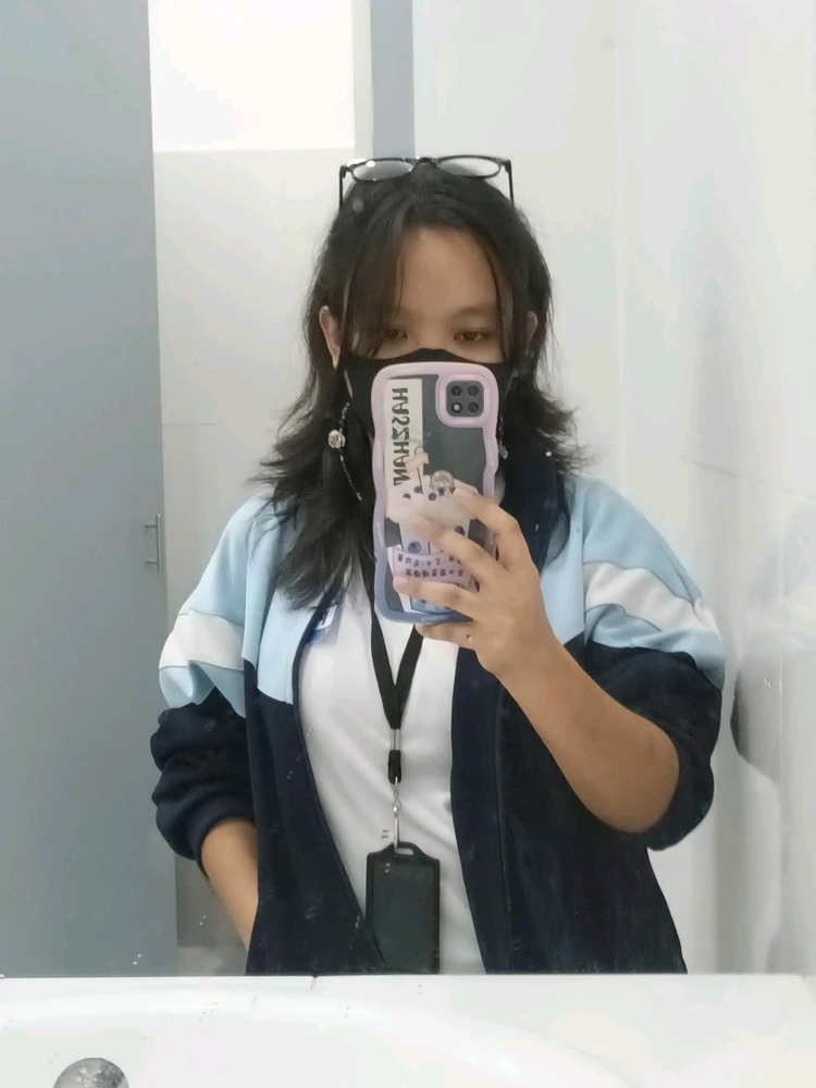I-upload ni Pauline 🟥🟪🟦 ang larawan