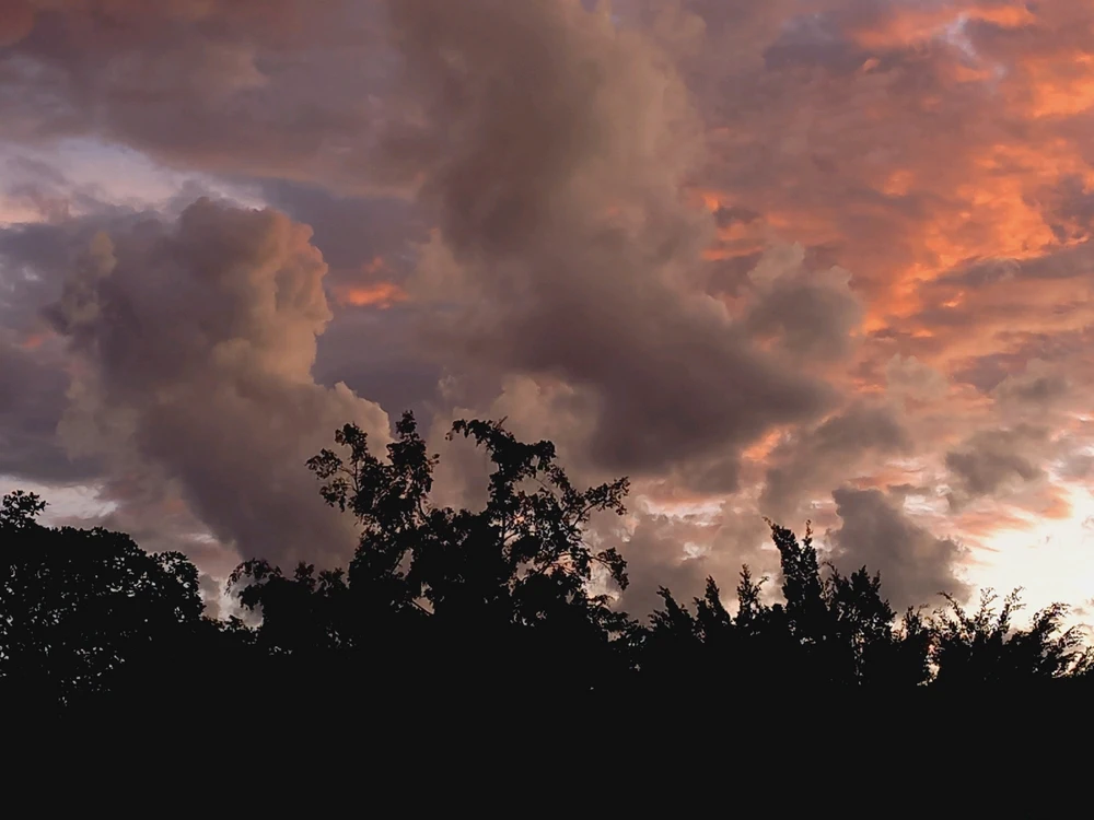 Photo taken at 5:56pm in the late stages of April. Medellín, Colombia.