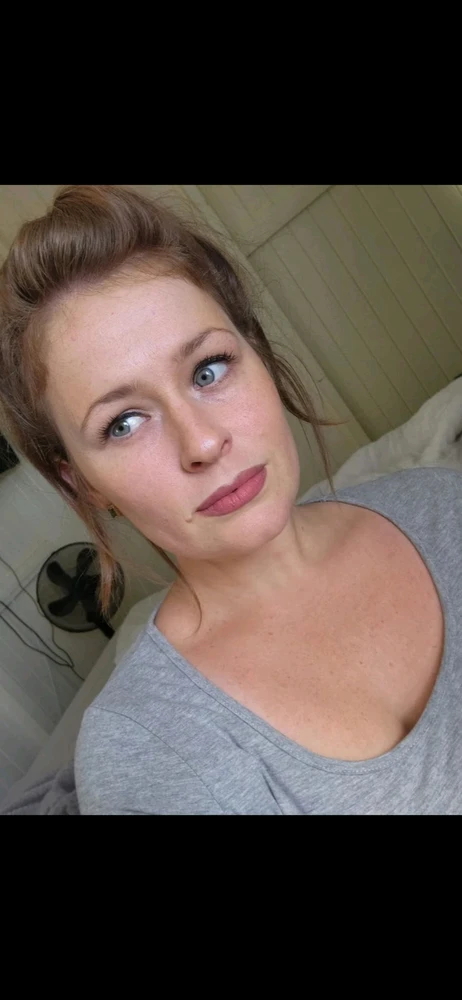 Made this my profile pick cause it's natural ( apart from mascara)