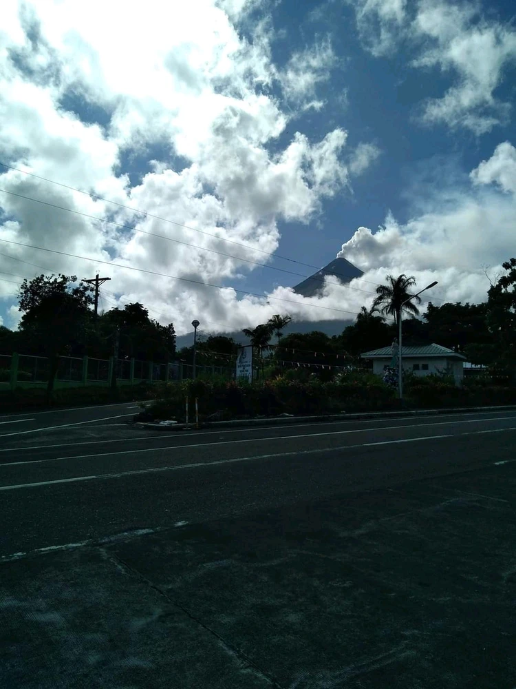 I-upload ni Ley ang larawan