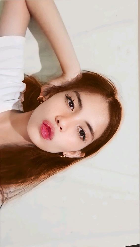 I-upload ni Elly ang larawan