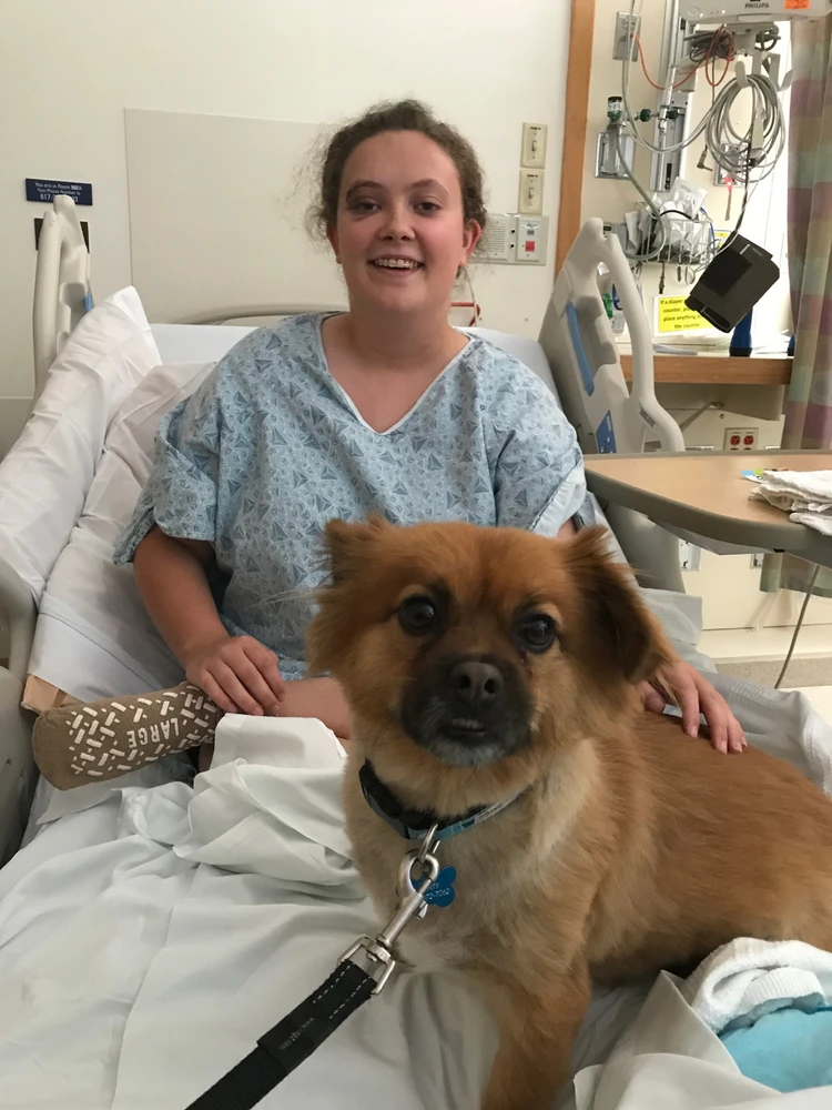 This pic was taken July 24th 2 days after getting sent to hospital for my seizure the dogs name is monte he was so sweet☺️