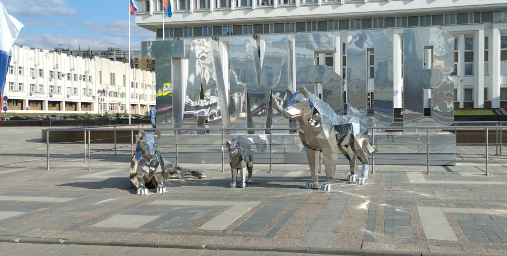 Прикольный город, провел в нем 4 дня.
Еда в столовке около центрального рынка уничтожила мое настроение и не только.