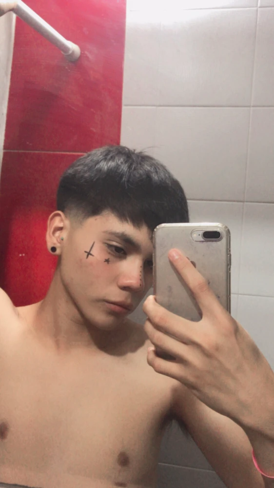 I-upload ni Caleb ang larawan