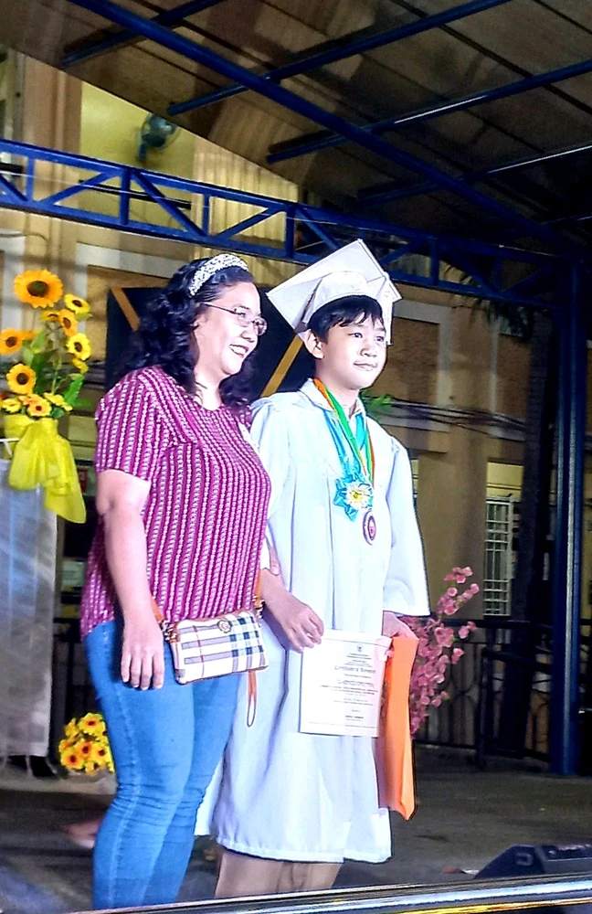 I-upload ni Joy ang larawan