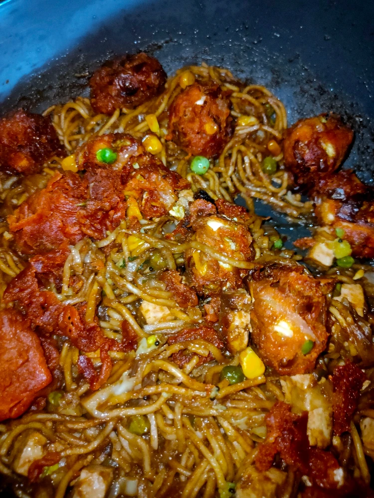 Fried tofu noodles with Cabbage and paneer Manchurian 