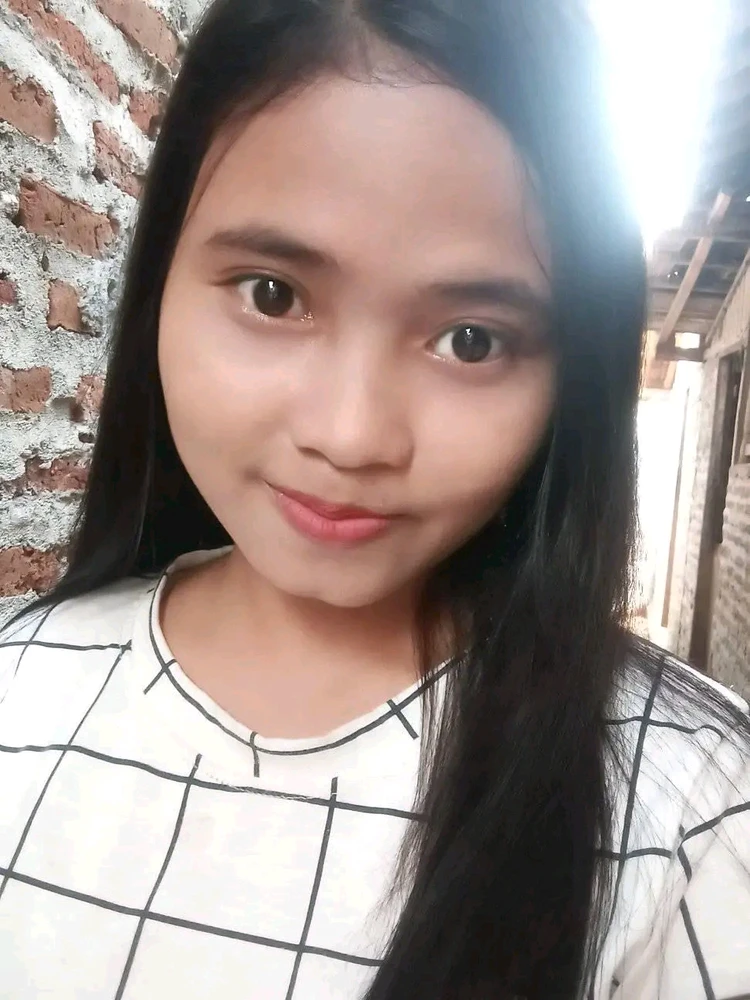 Gi-upload ni Dewi melati ang hulagway