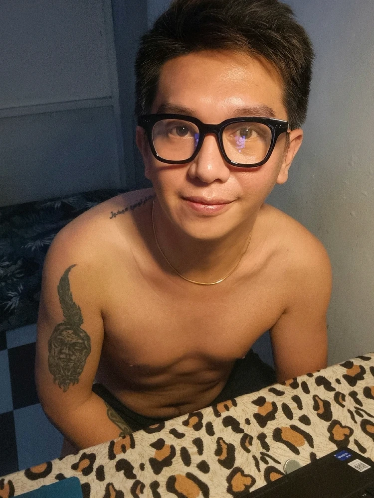 Gi-upload ni Adam Russ ang hulagway