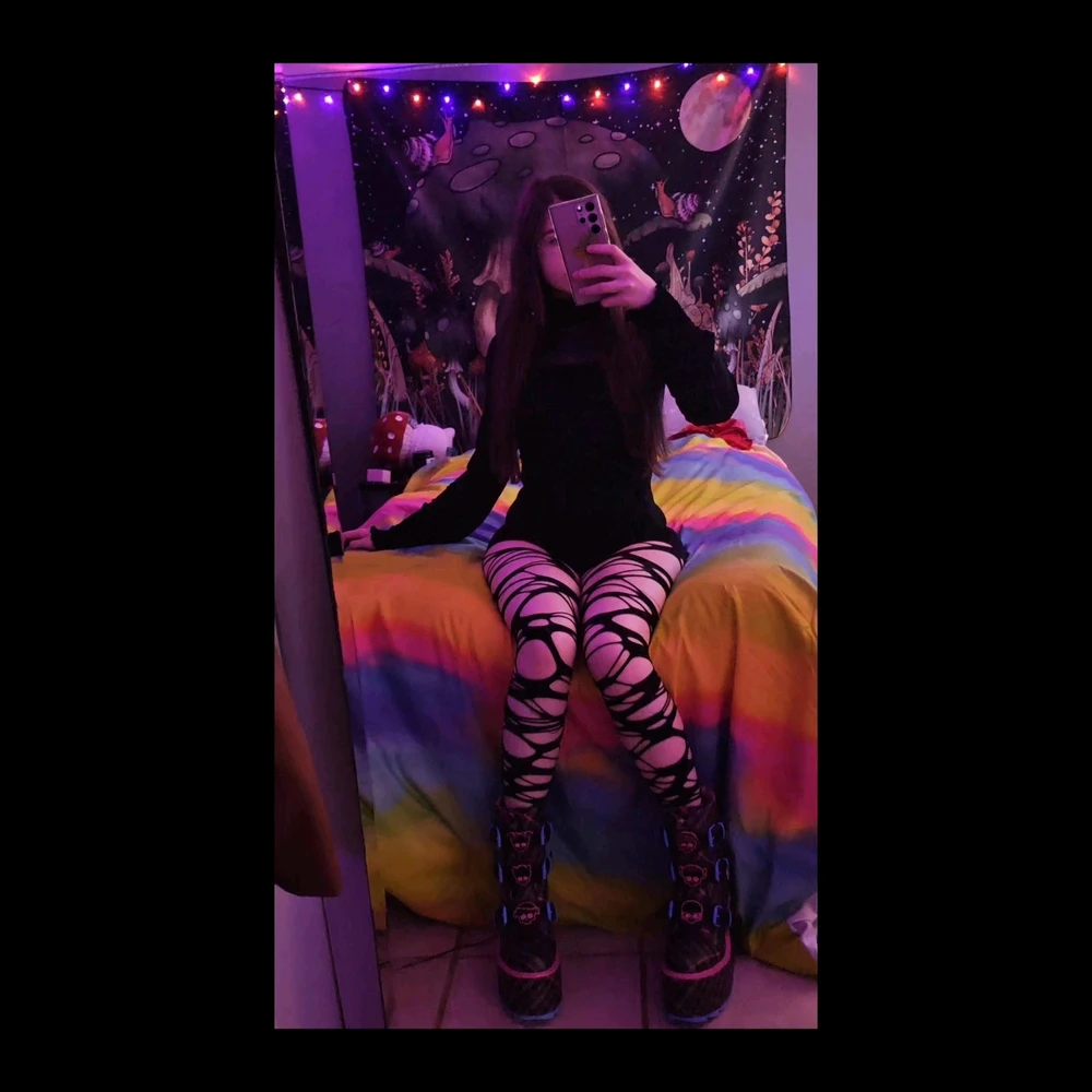 Not my best outfit but I love these shoes sm 🥹🖤🩷