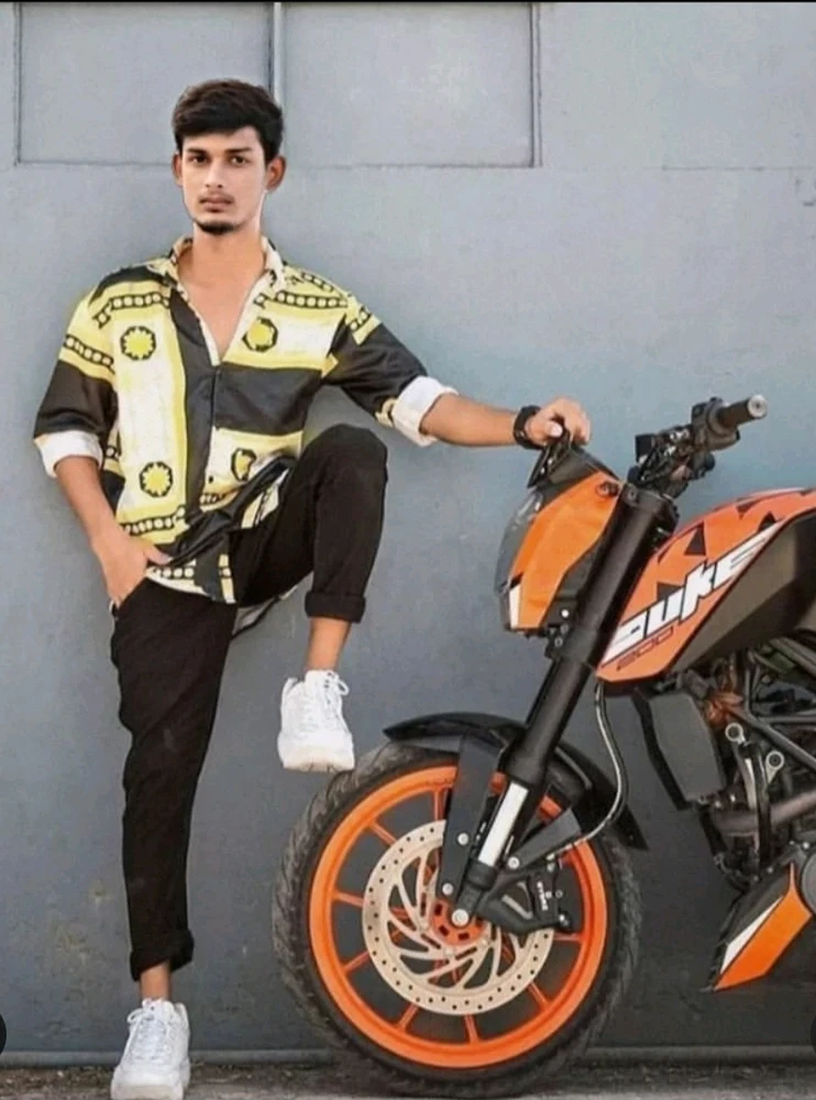 Hey ladkiyo.... agar ek baap ki ladki ho to message kro mujhe😂😂