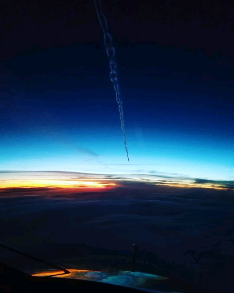 Cockpit view flying eastbound to London.