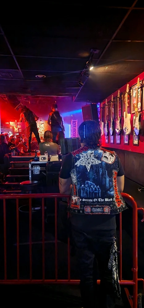 LA GUNS side stage