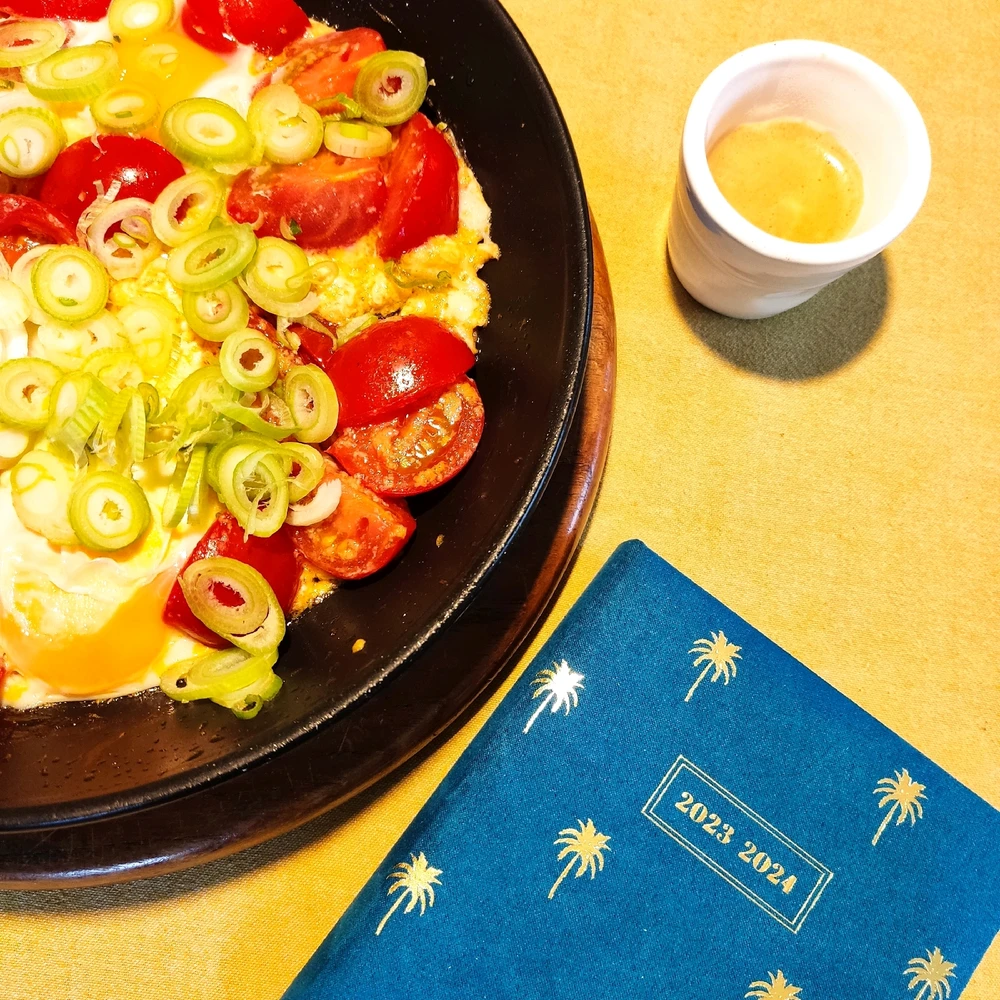 Agenda, scrambled eggs with tomatoes, espresso, yellow, morning
