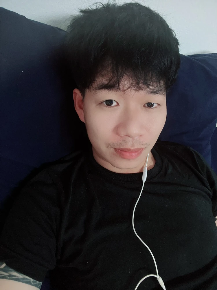 เล่นยังไงหน้อ แต่ว่าเหงาทักมาได้น่ะครับ