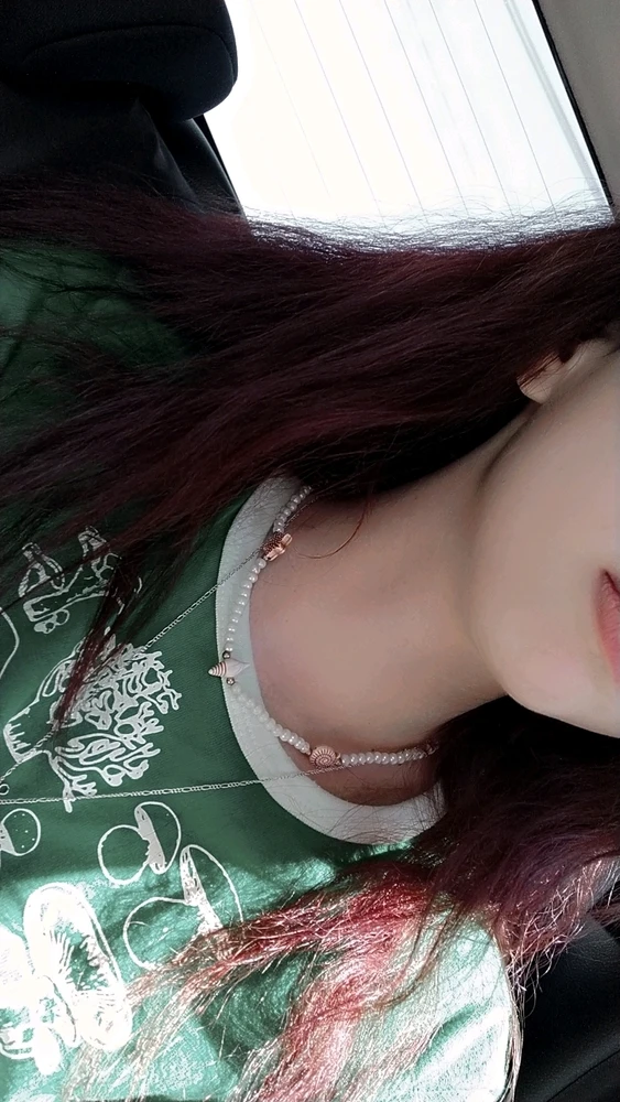 I-upload ni Elena ang larawan