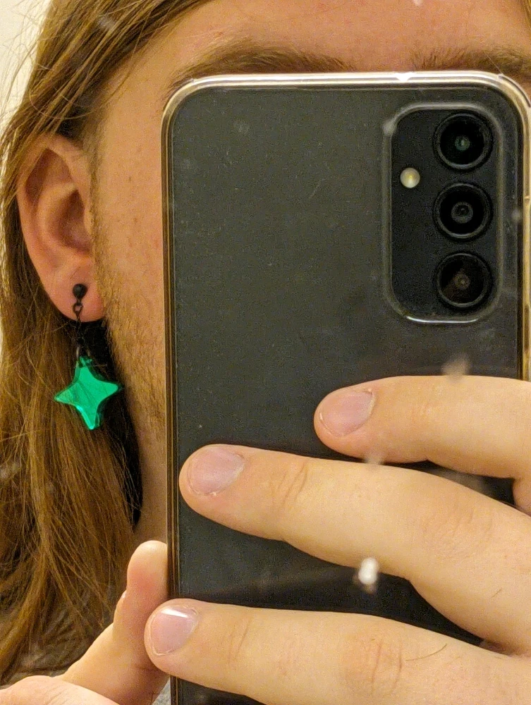 got some new earrings :)
