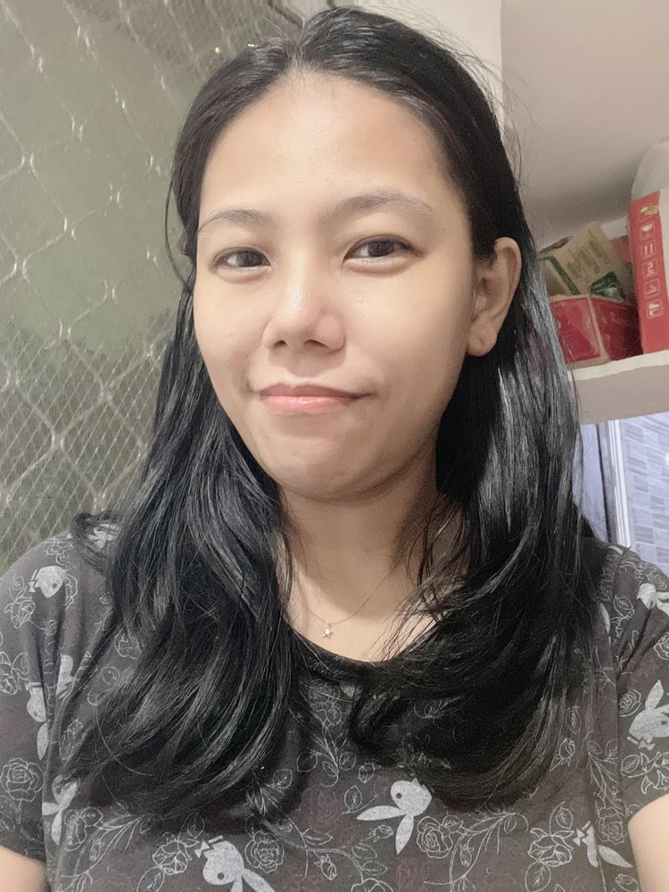 I-upload ni Christine ang larawan