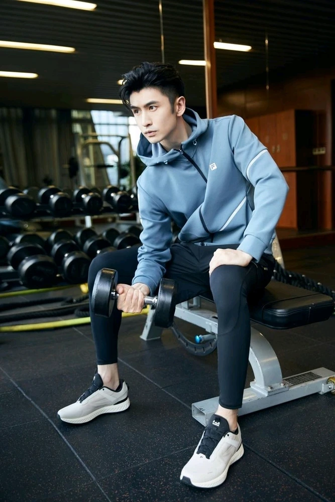Pose ganteng pas ngegym biar keliatan single