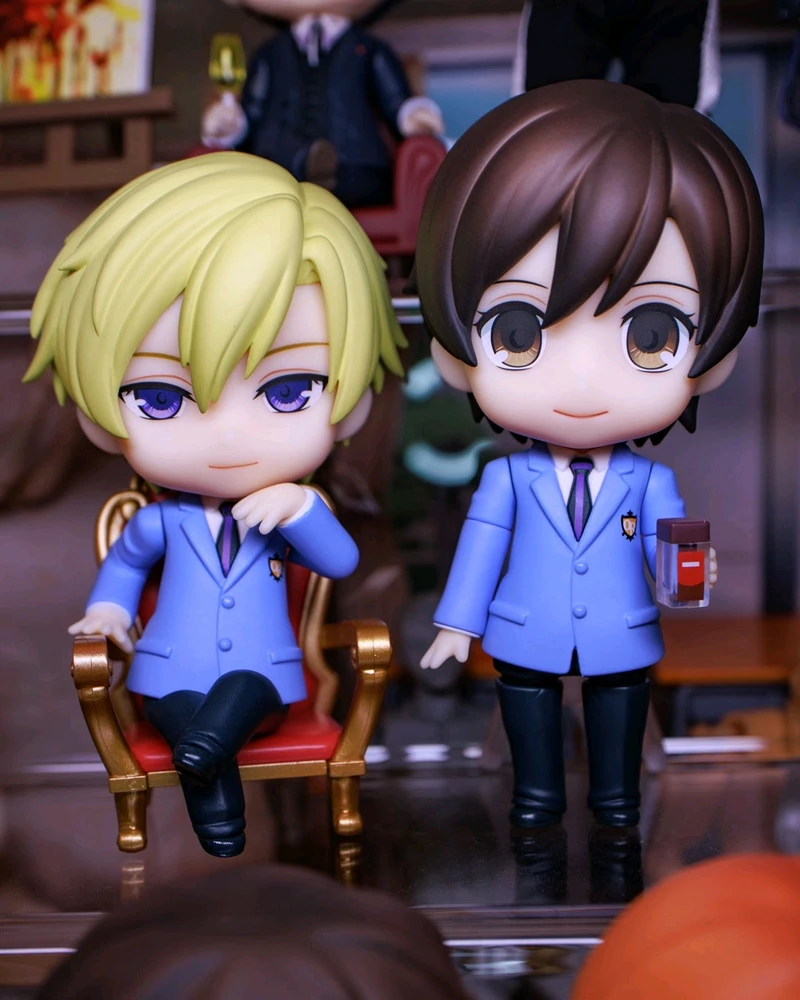 Nendoroids der Ouran High School Host Club Charas Tamaki und Haruhi.