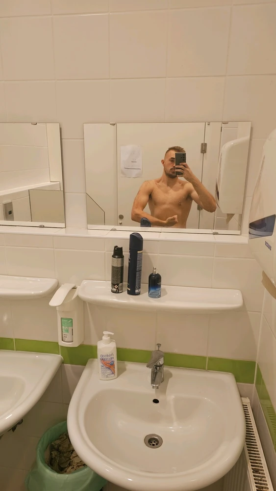 Sliko je naložil Jan