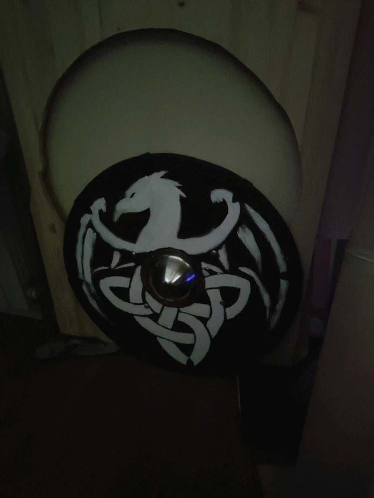 Got in a Viking Mood recently, so i decided to male a round shield, what do you think? Is there any way to improve It?