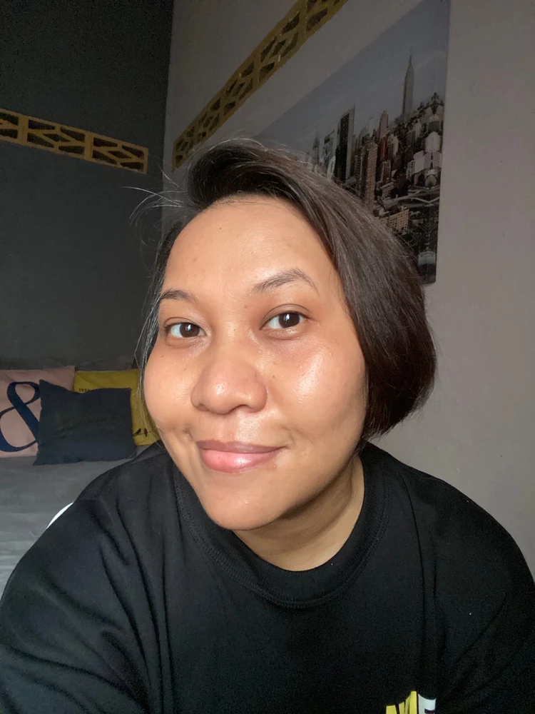 I-upload ni Mademoiselle Amy ang larawan