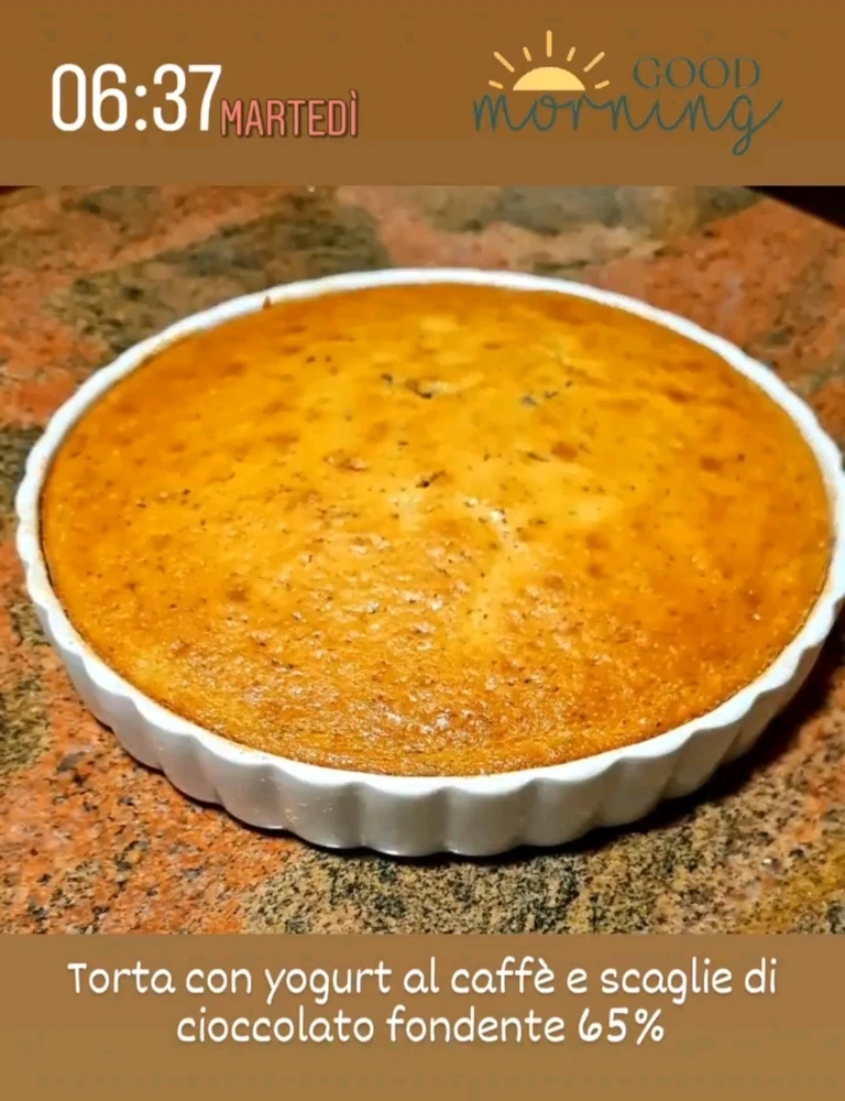 Torta con yogurt al caffè e scaglie di cioccolato fondente 65 %
Cake with coffee yogurt and 65% dark chocolate flakes