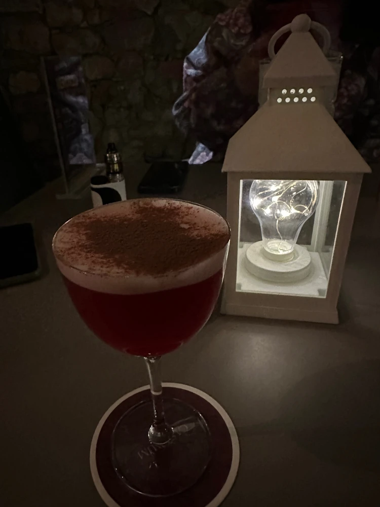 45 ml Belvedere Vodka, 15 ml simple syrup, 10 ml white chocolate liqueur, 30 ml freshly squeezed and strained lemon juice, 4 