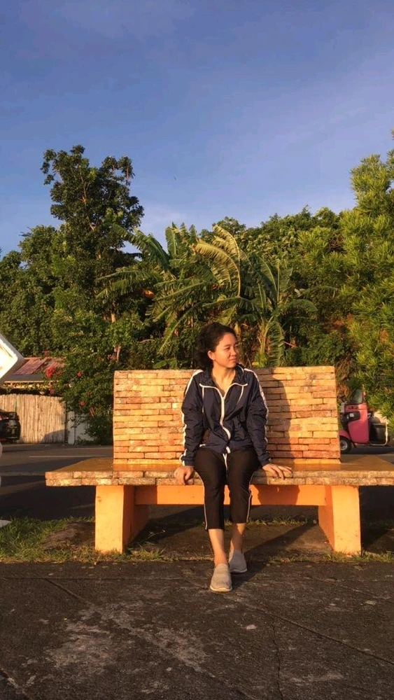 I-upload ni Maria Dolores ang larawan