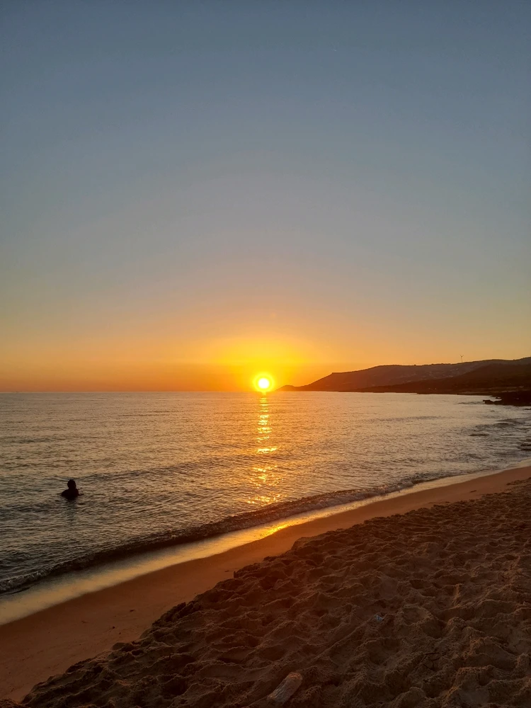 Immaġni mtellgħa minn Khemais