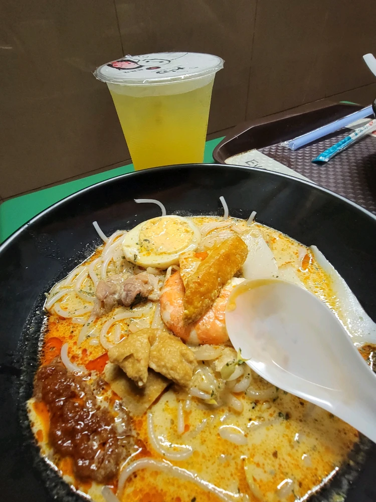 Kaii တင်ထားသော ပုံ