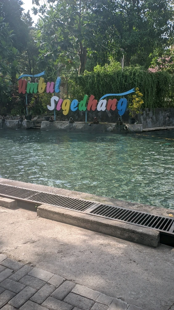 sumber mata air dingin yang selalu mengalir