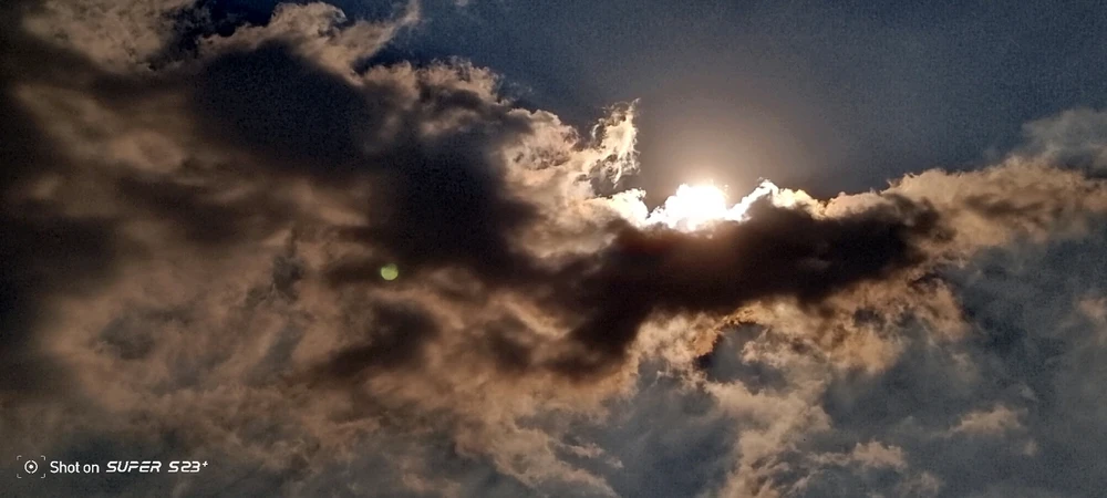 #clouds
Clouds in the sky very much resembles the thoughts in our minds! Both changes perpetually from one second to another!