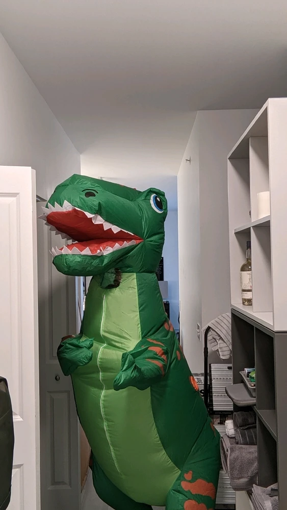 Didn't realize this costume was 7ft tall & counting the tail, 5 ft wide 🦖🦖🦖