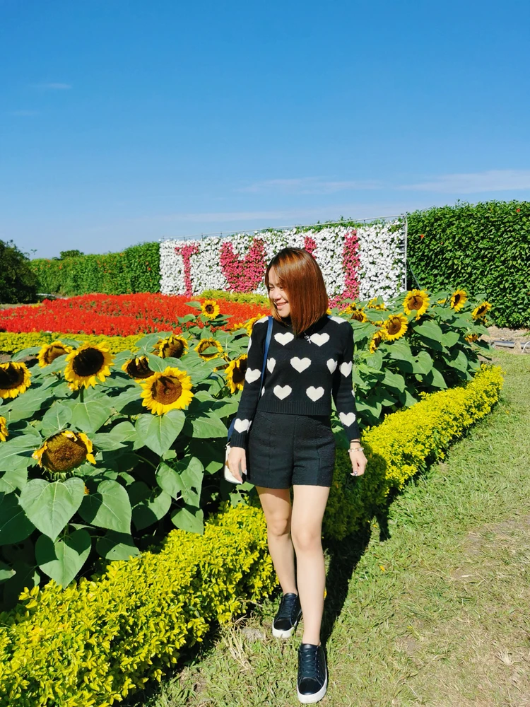 I-upload ni Charmaine ang larawan